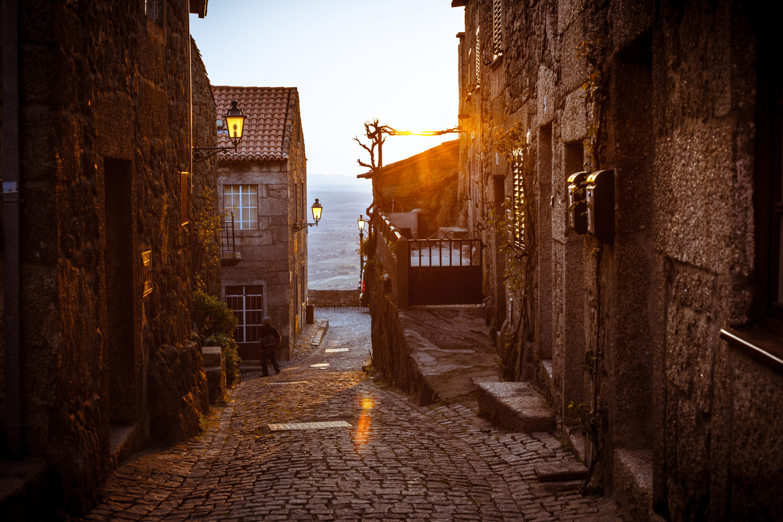 production-services-and-filming-in-portugal-old-narrow-street