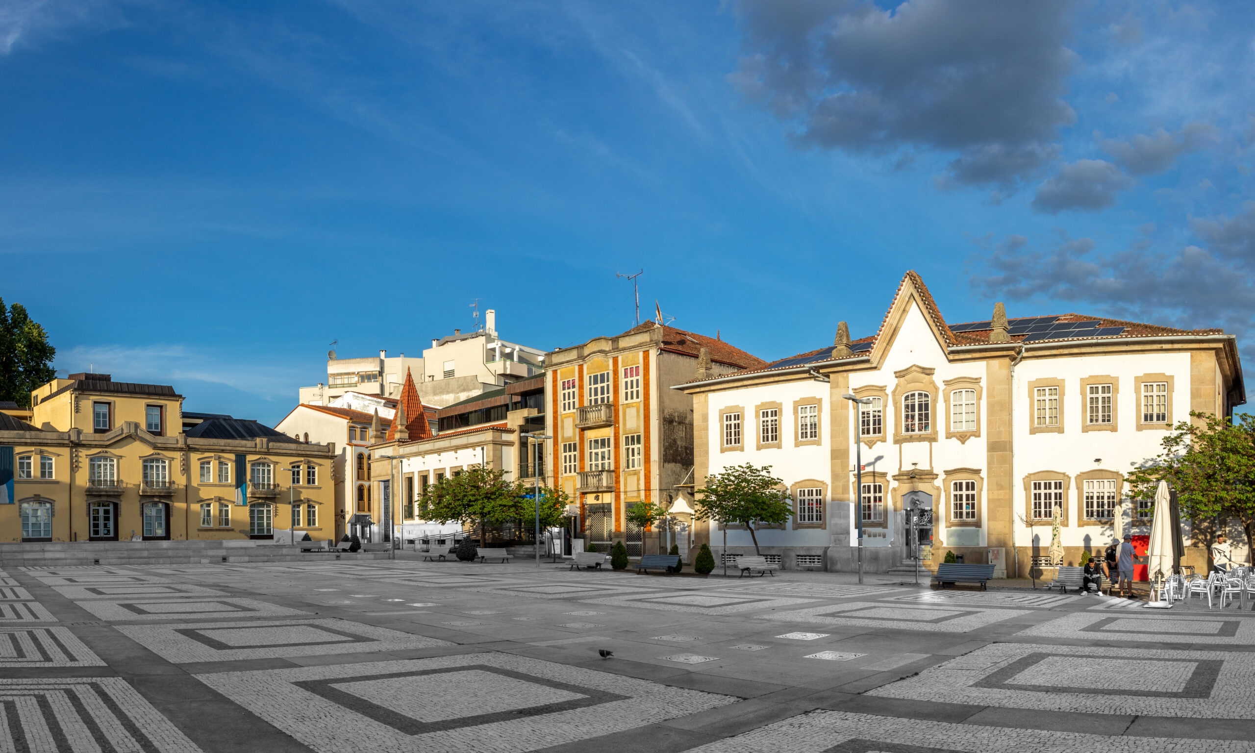 production-services-and-filming-in-portugal-square-with-town-hall