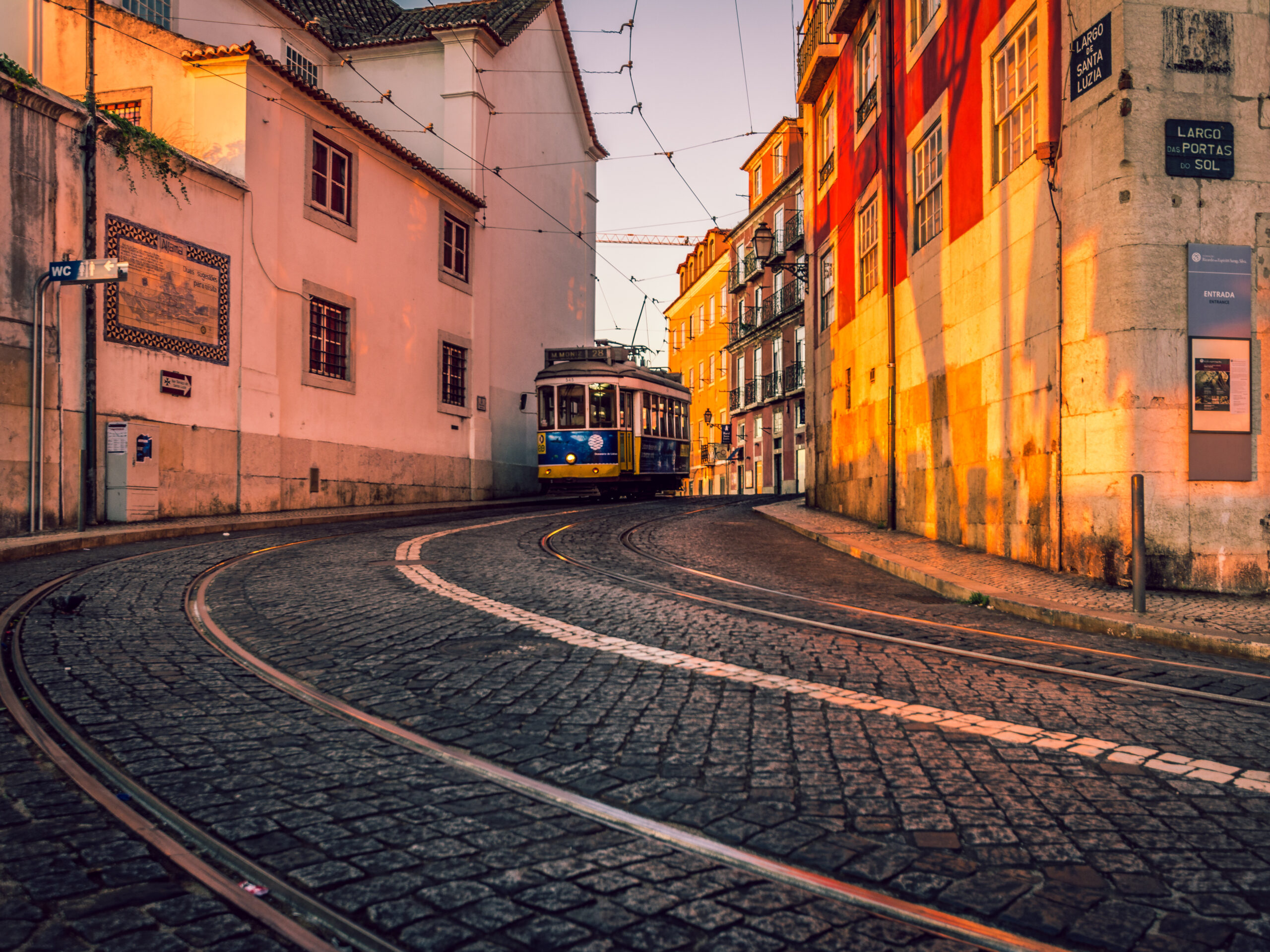 production-services-and-filming-in-portugal-tram-in-old-town
